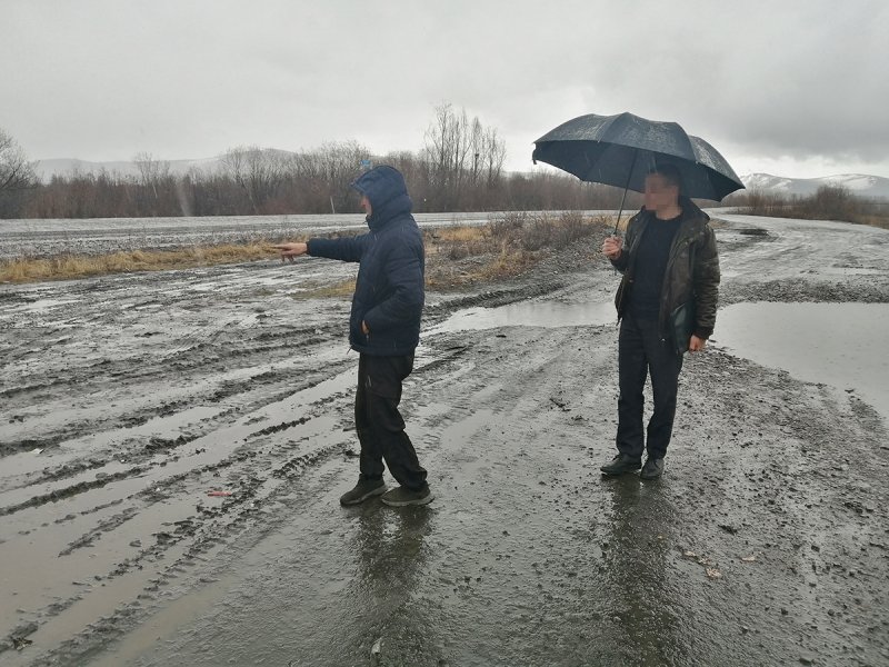 Полицейские установили водителя фуры, который на колымской трассе причинил ножевое ранение 19-летнему гражданину и скрылся